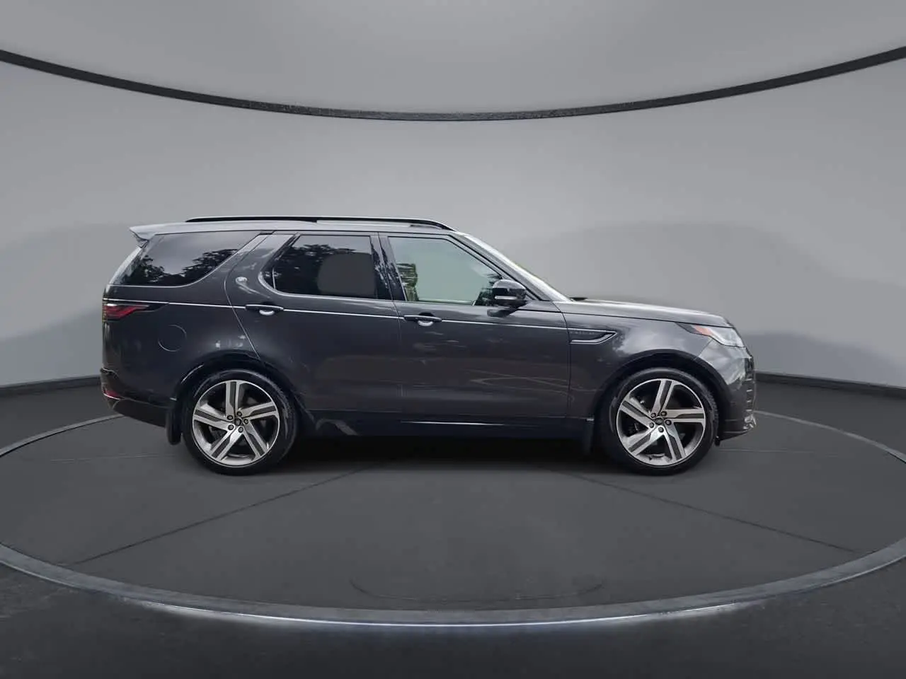 2023 Land Rover Discovery - $28,999