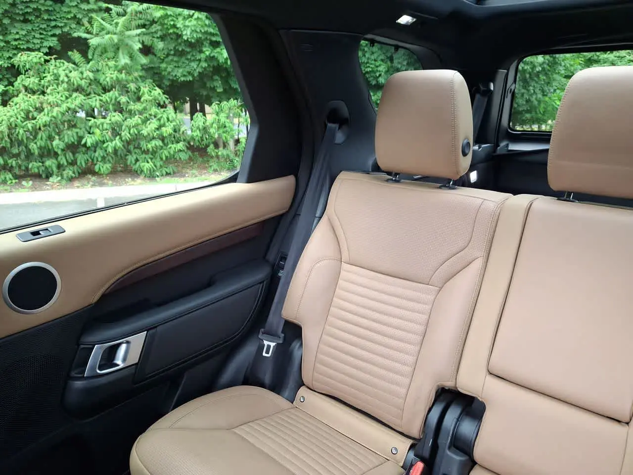 2023 Land Rover Discovery - $28,999