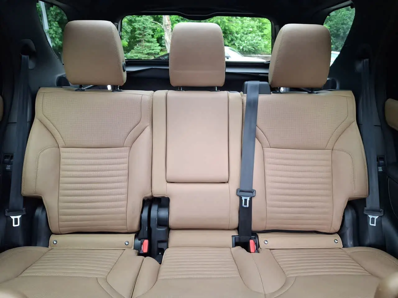 2023 Land Rover Discovery - $28,999