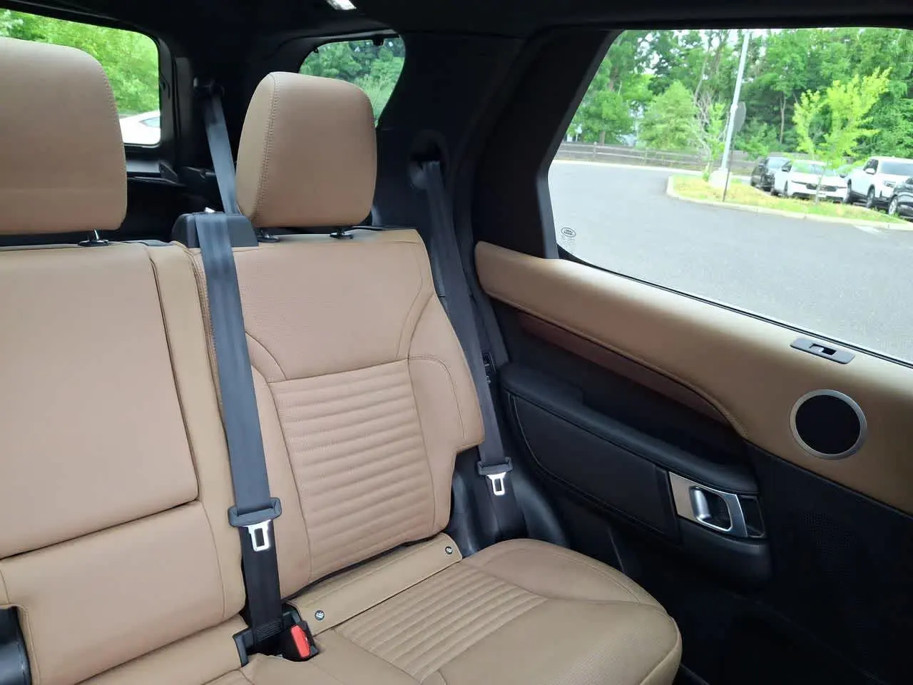 2023 Land Rover Discovery - $28,999