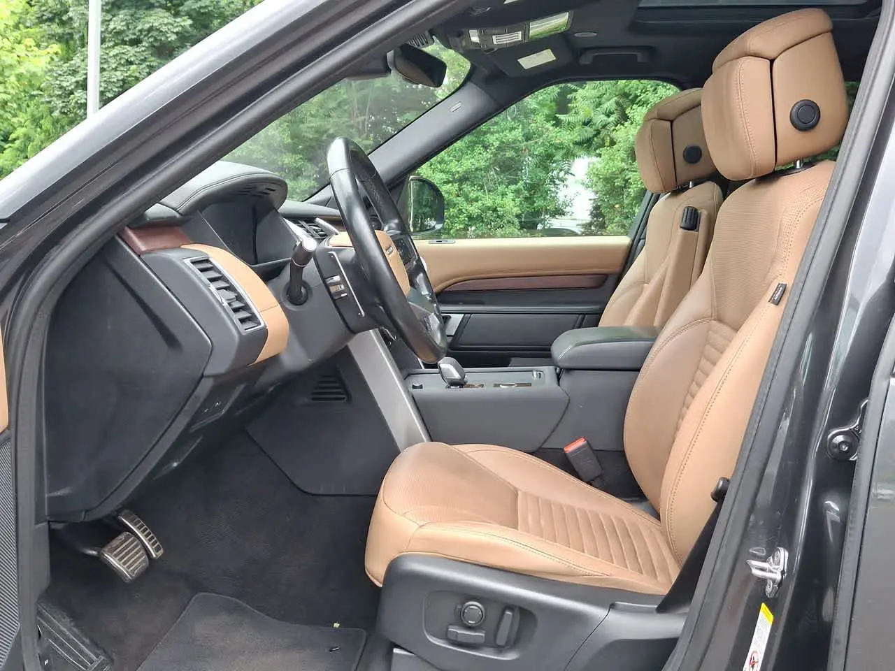 2023 Land Rover Discovery - $28,999