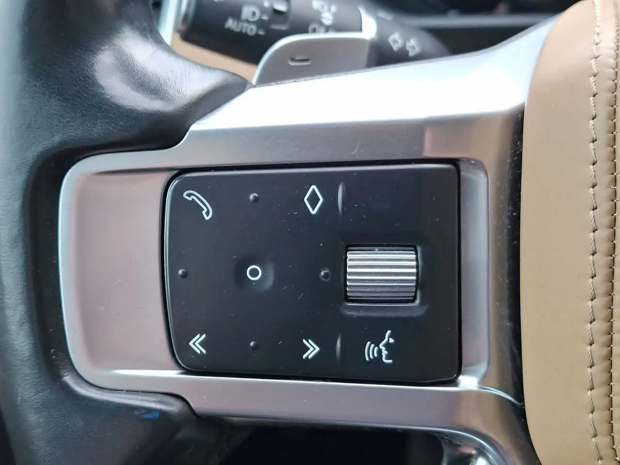 2023 Land Rover Discovery - $28,999