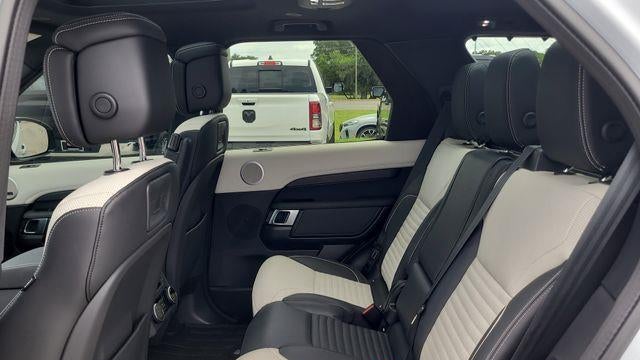 2023 Land Rover Discovery P360 Metropolitan Edition