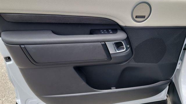 2023 Land Rover Discovery P360 Metropolitan Edition