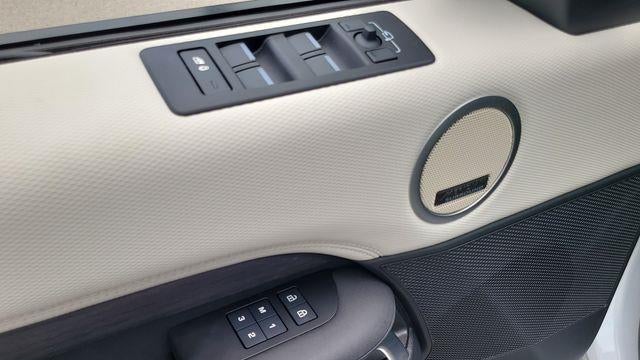 2023 Land Rover Discovery P360 Metropolitan Edition
