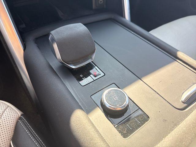 2023 Land Rover Discovery - $33,599