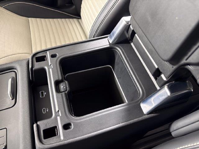 2023 Land Rover Discovery - $33,599