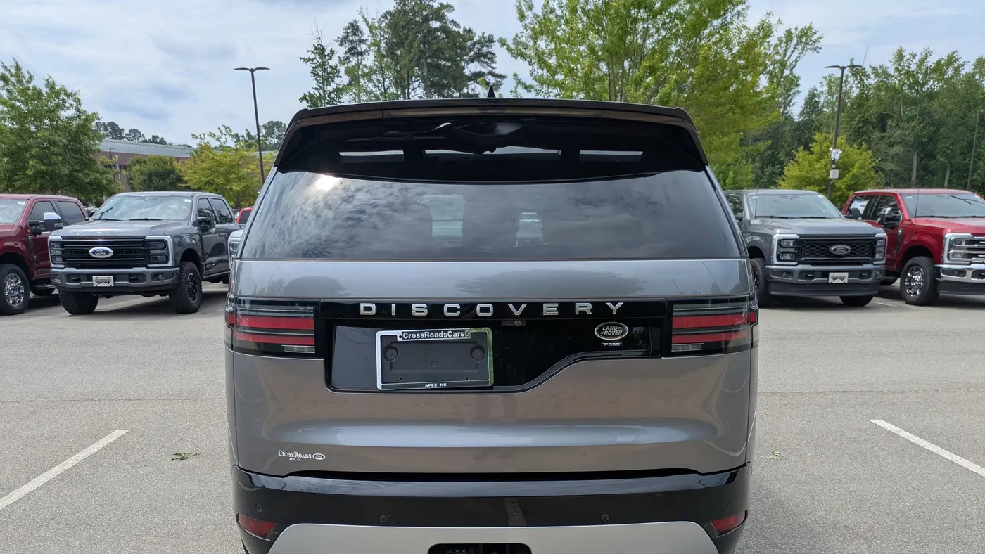 2023 Land Rover Discovery P360 Metropolitan Edition