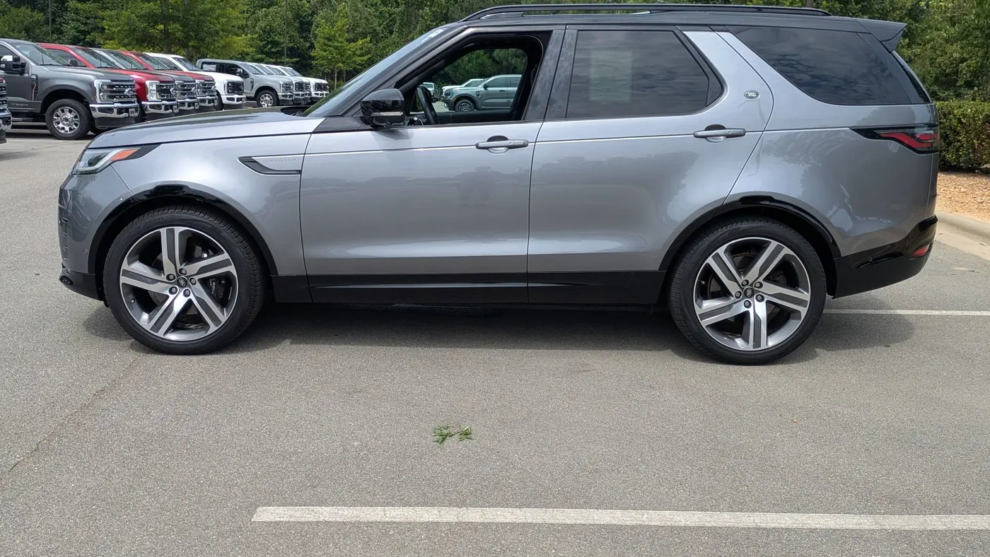2023 Land Rover Discovery P360 Metropolitan Edition