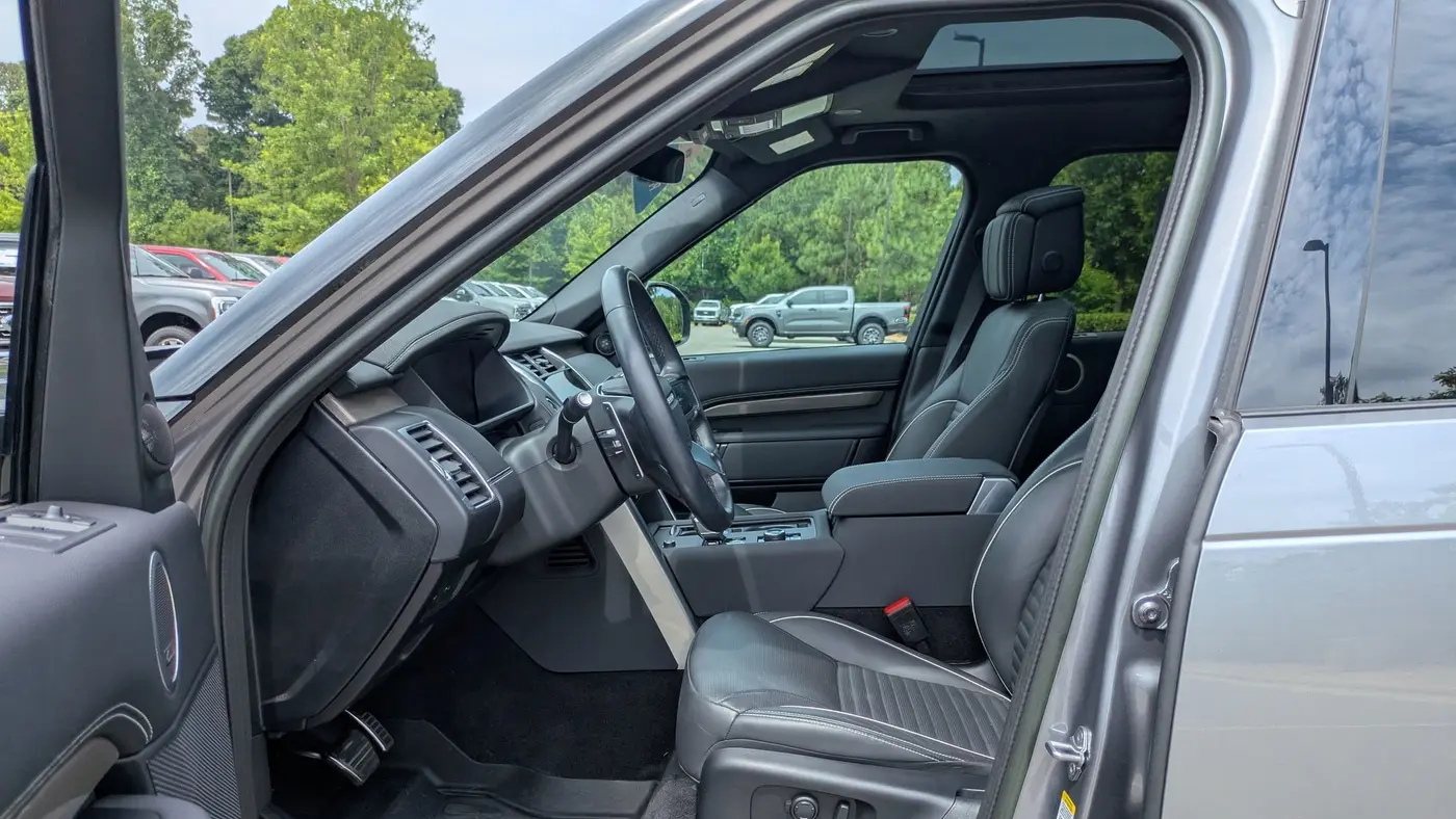 2023 Land Rover Discovery P360 Metropolitan Edition