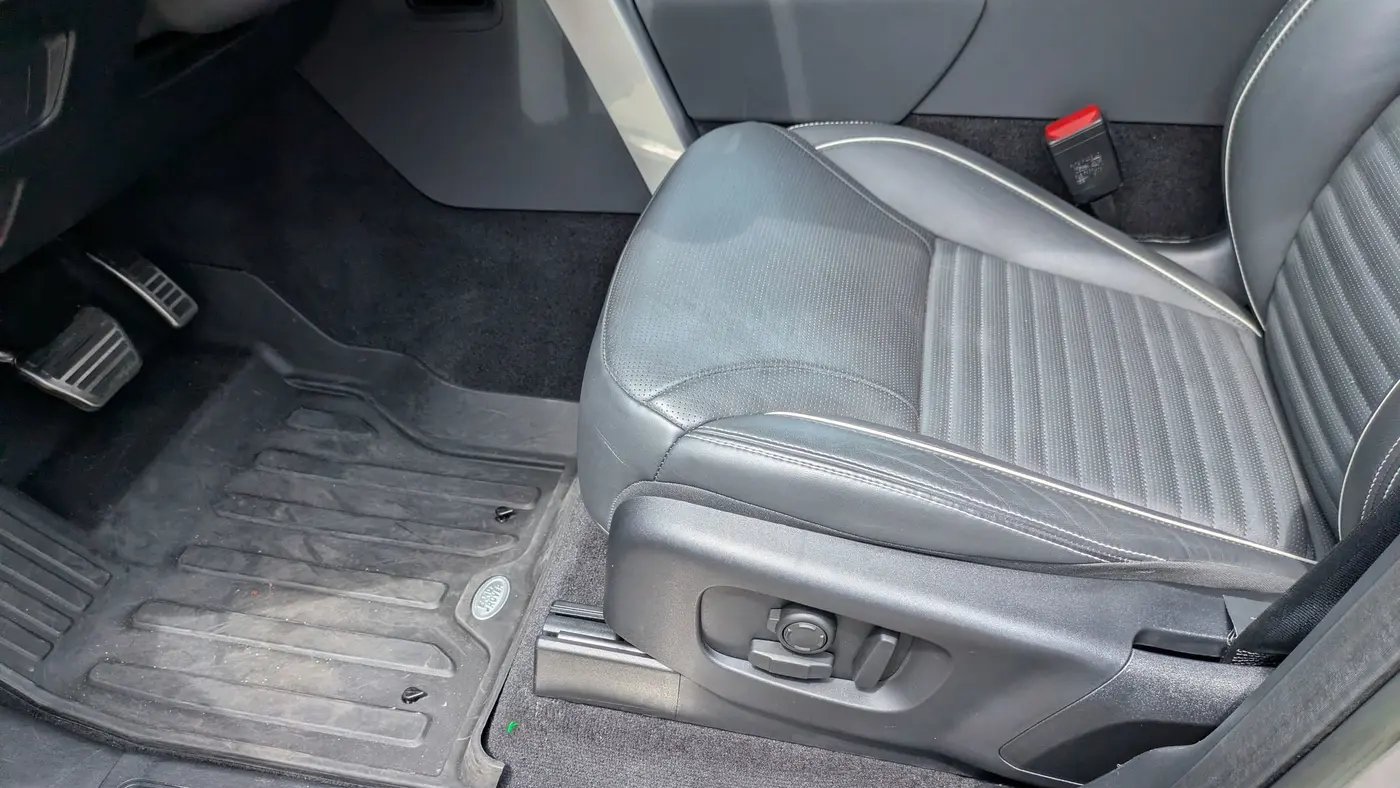 2023 Land Rover Discovery P360 Metropolitan Edition