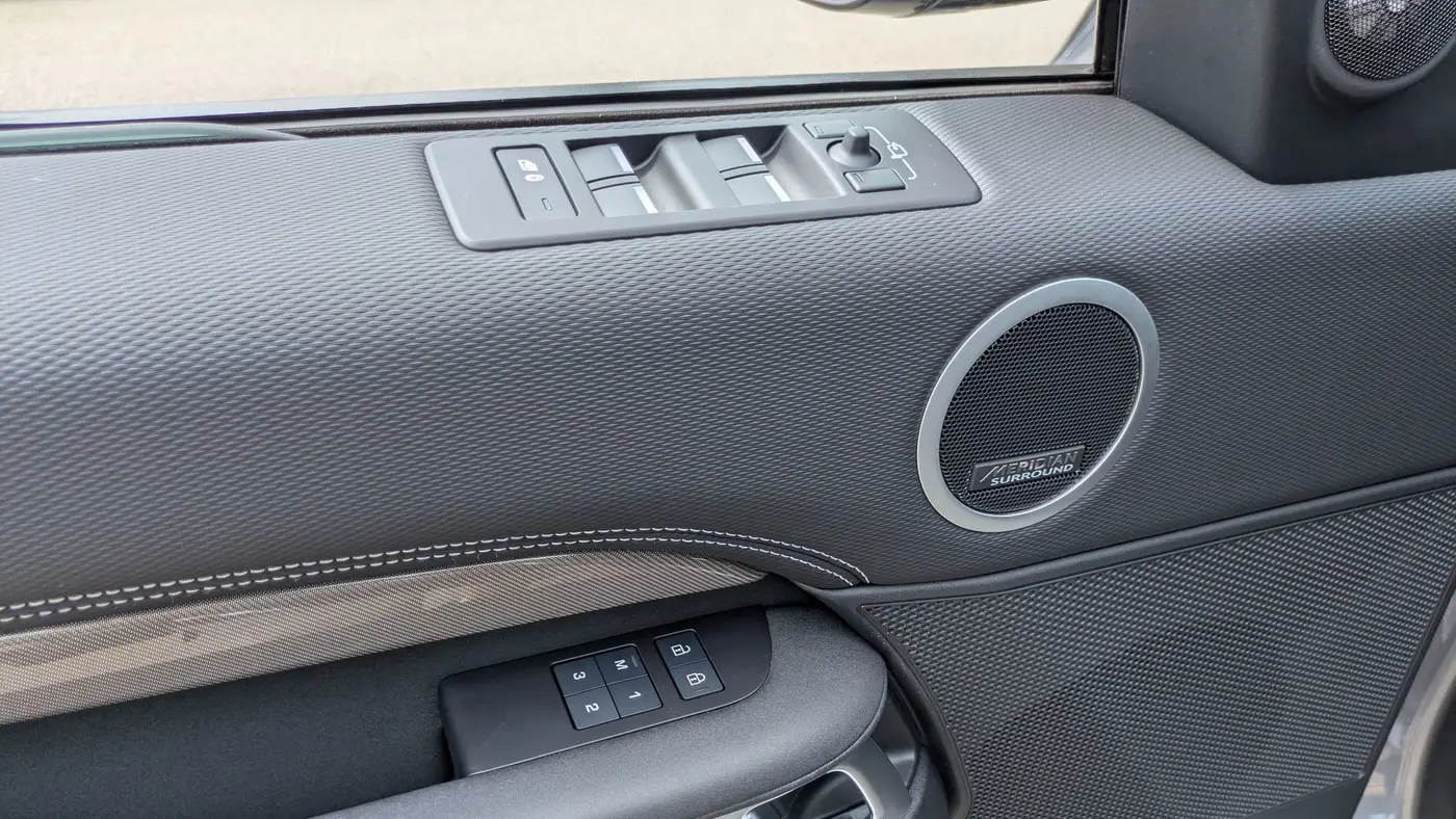 2023 Land Rover Discovery P360 Metropolitan Edition
