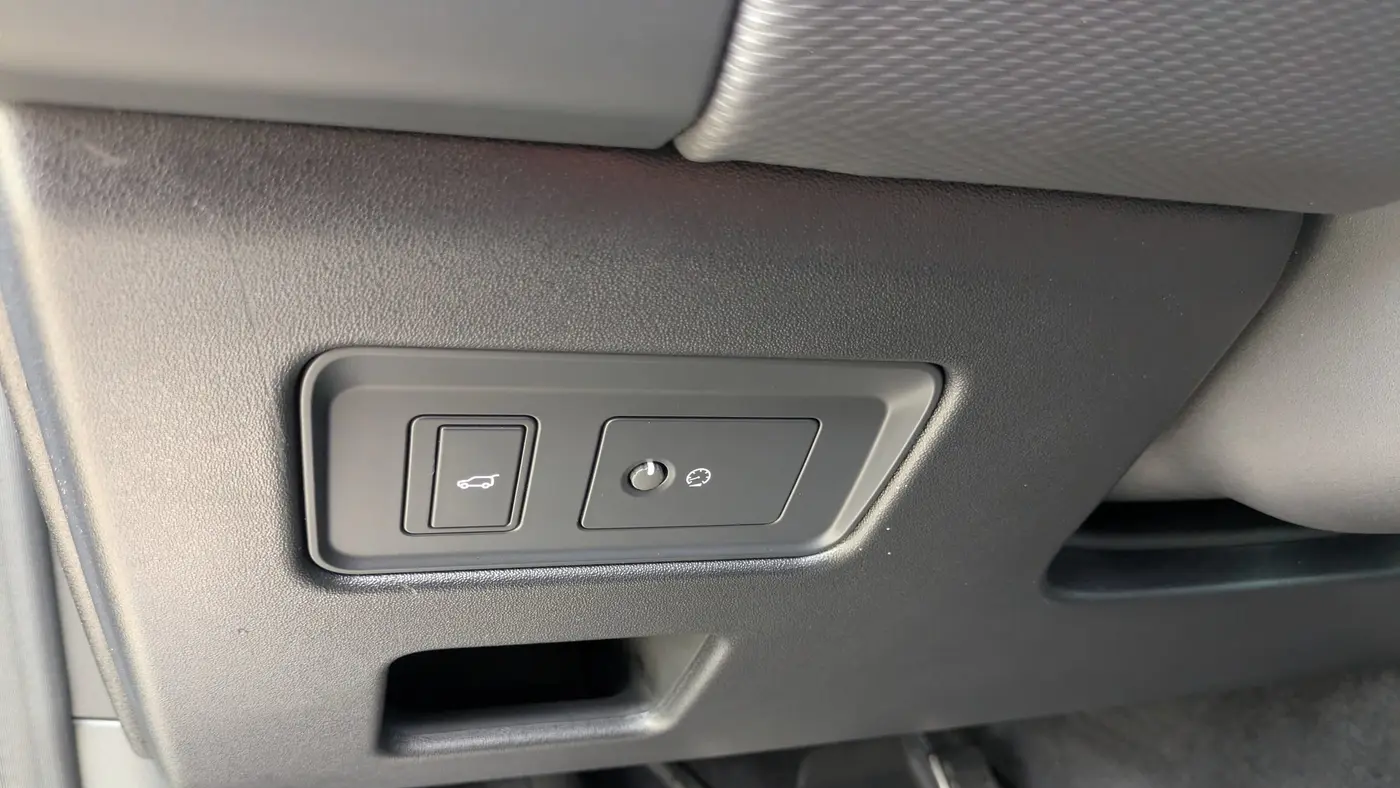 2023 Land Rover Discovery P360 Metropolitan Edition