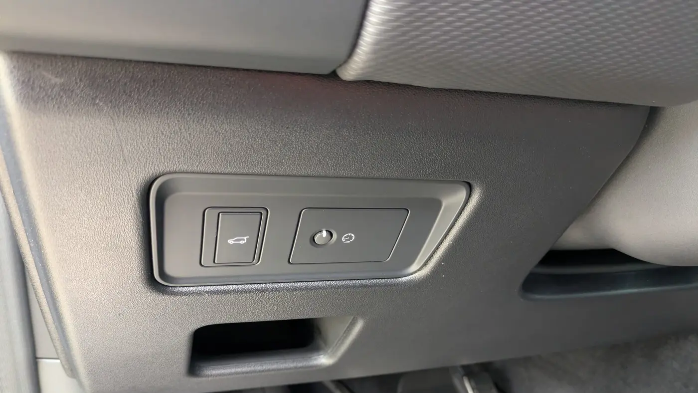 2023 Land Rover Discovery P360 Metropolitan Edition