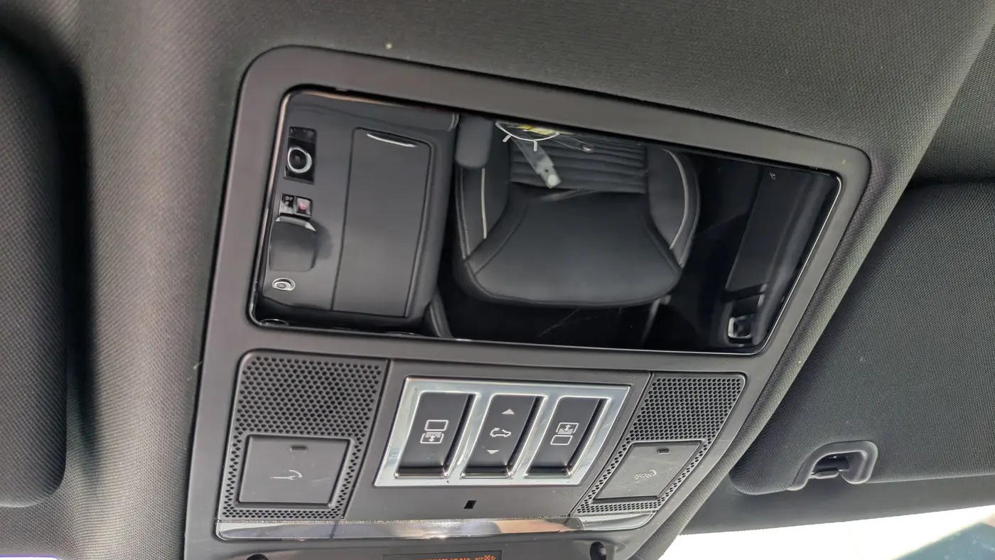 2023 Land Rover Discovery P360 Metropolitan Edition