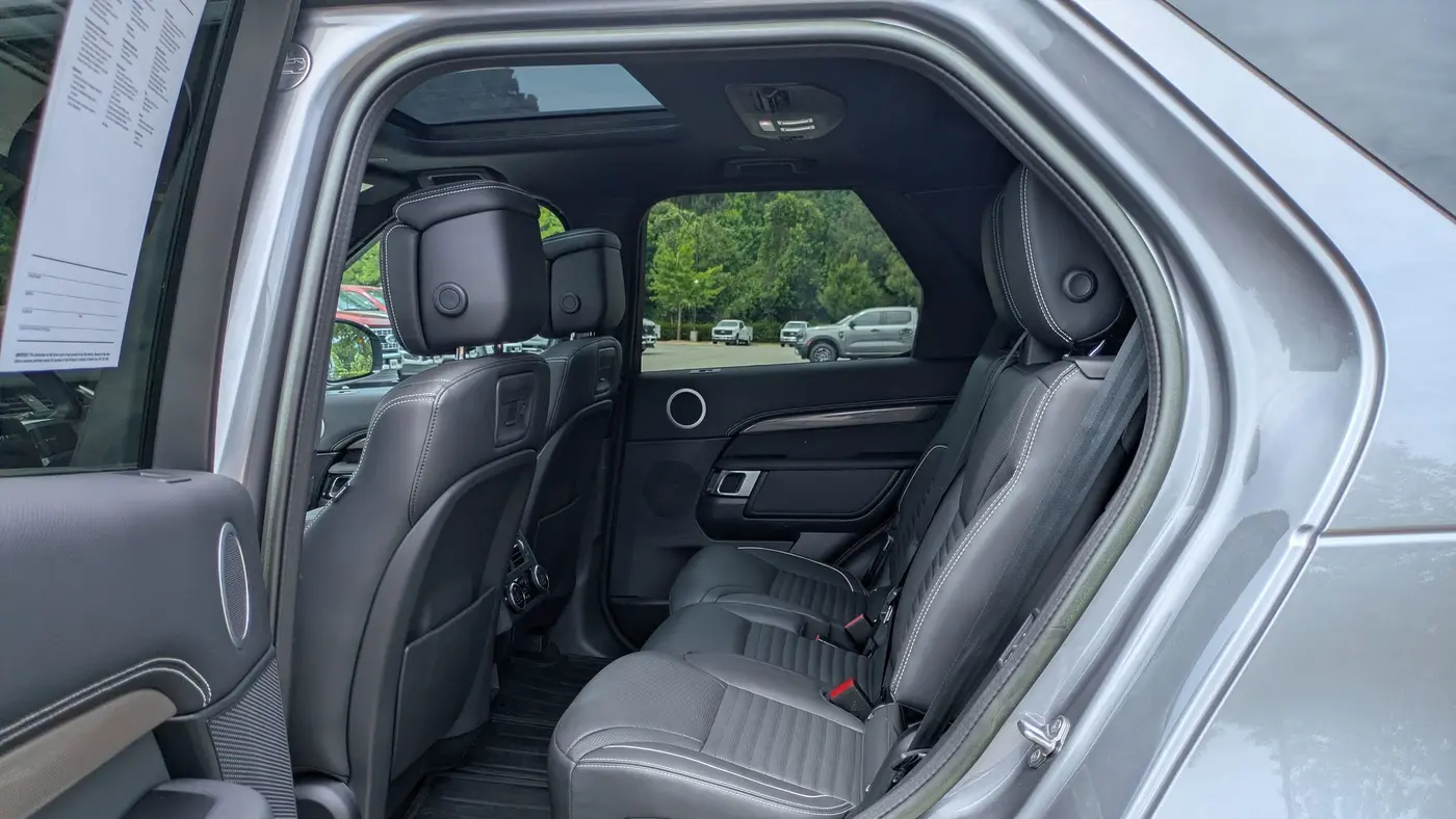 2023 Land Rover Discovery P360 Metropolitan Edition