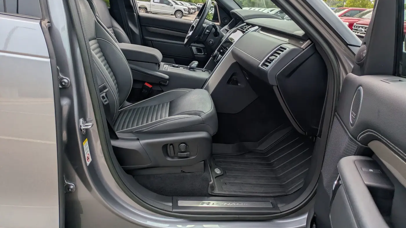 2023 Land Rover Discovery P360 Metropolitan Edition