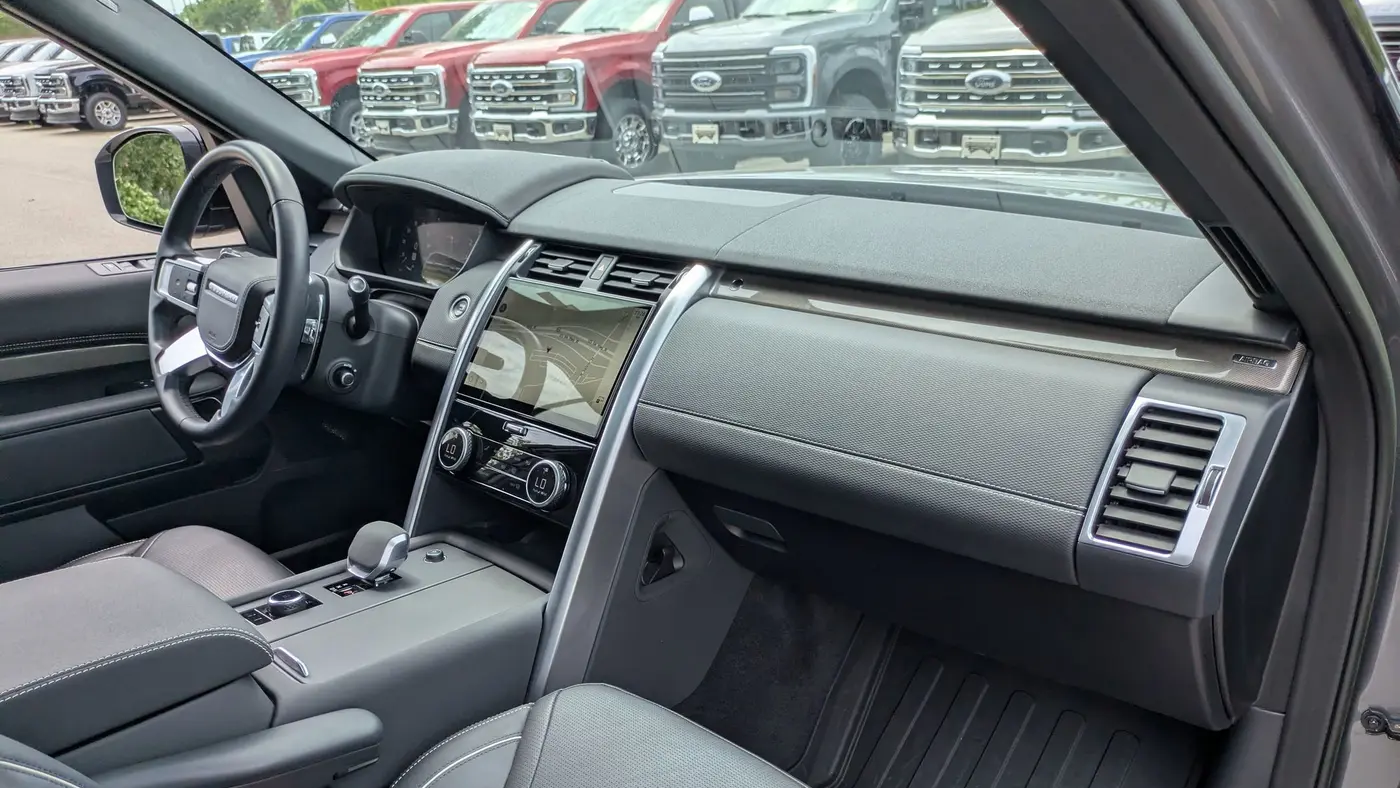 2023 Land Rover Discovery P360 Metropolitan Edition