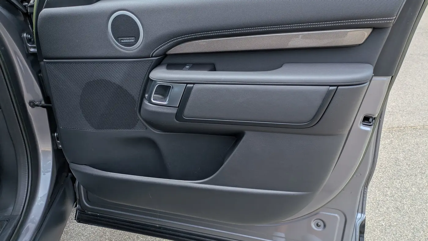 2023 Land Rover Discovery P360 Metropolitan Edition