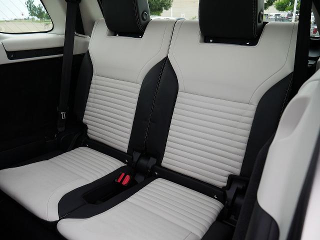 2025 Land Rover Discovery - $59,366