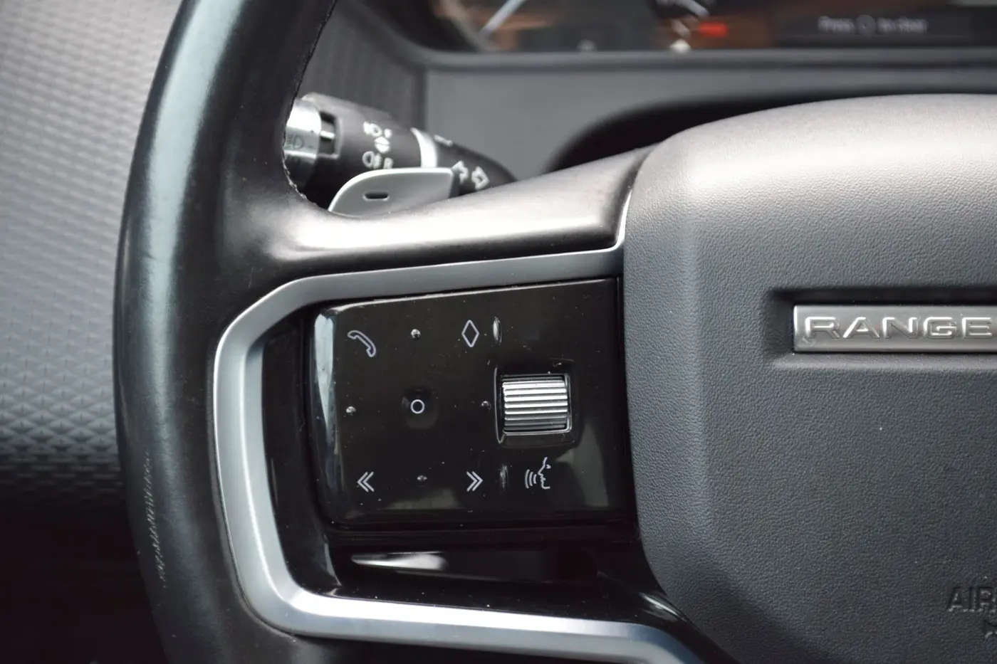 2022 Land Rover Range Rover Velar - $22,525