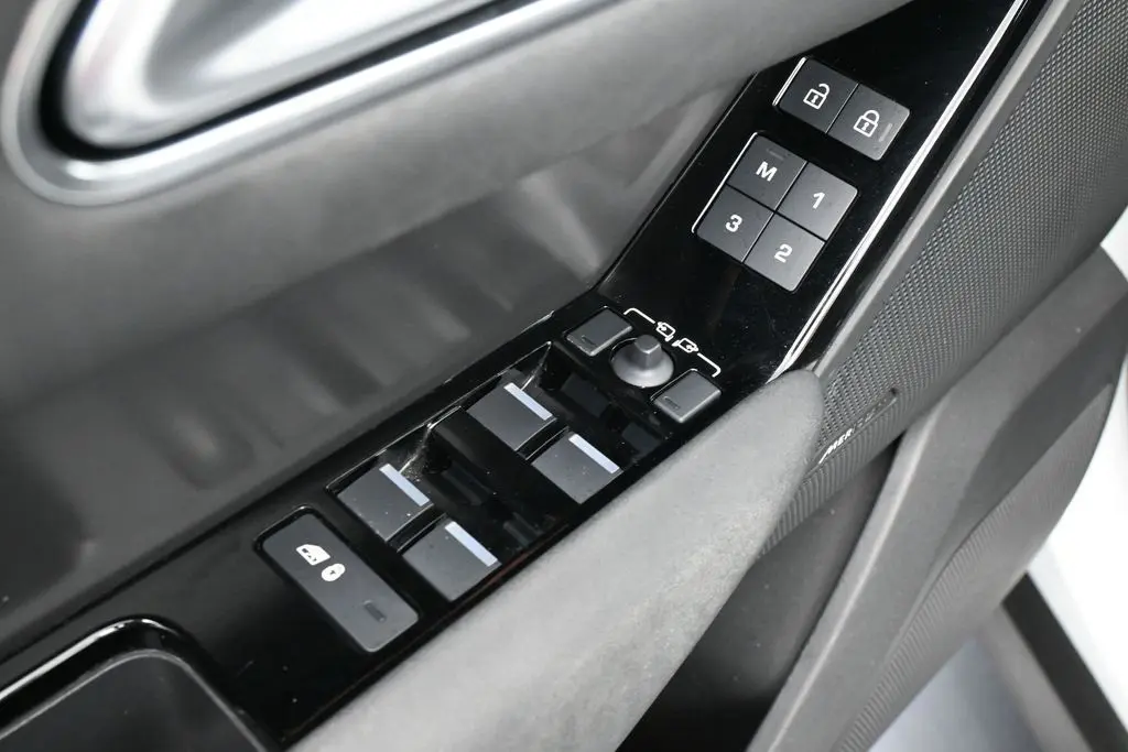 2025 Land Rover Range Rover Velar - $35,351