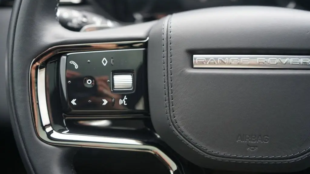 2025 Land Rover Range Rover Velar P250 Dynamic SE