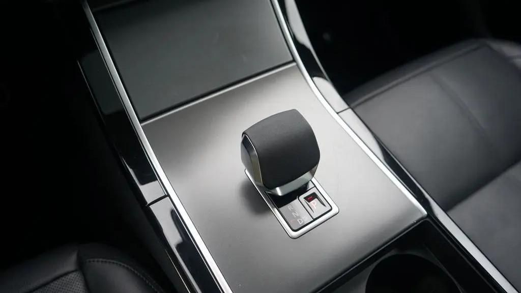 2025 Land Rover Range Rover Velar P250 Dynamic SE