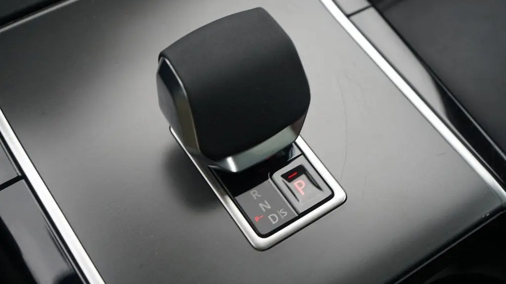 2025 Land Rover Range Rover Velar P250 Dynamic SE