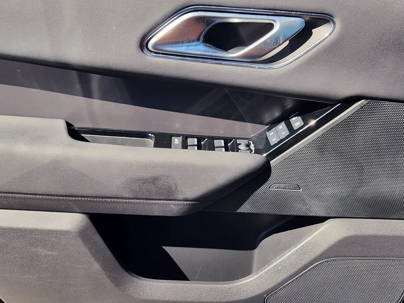 2025 Land Rover Range Rover Velar - $36,701