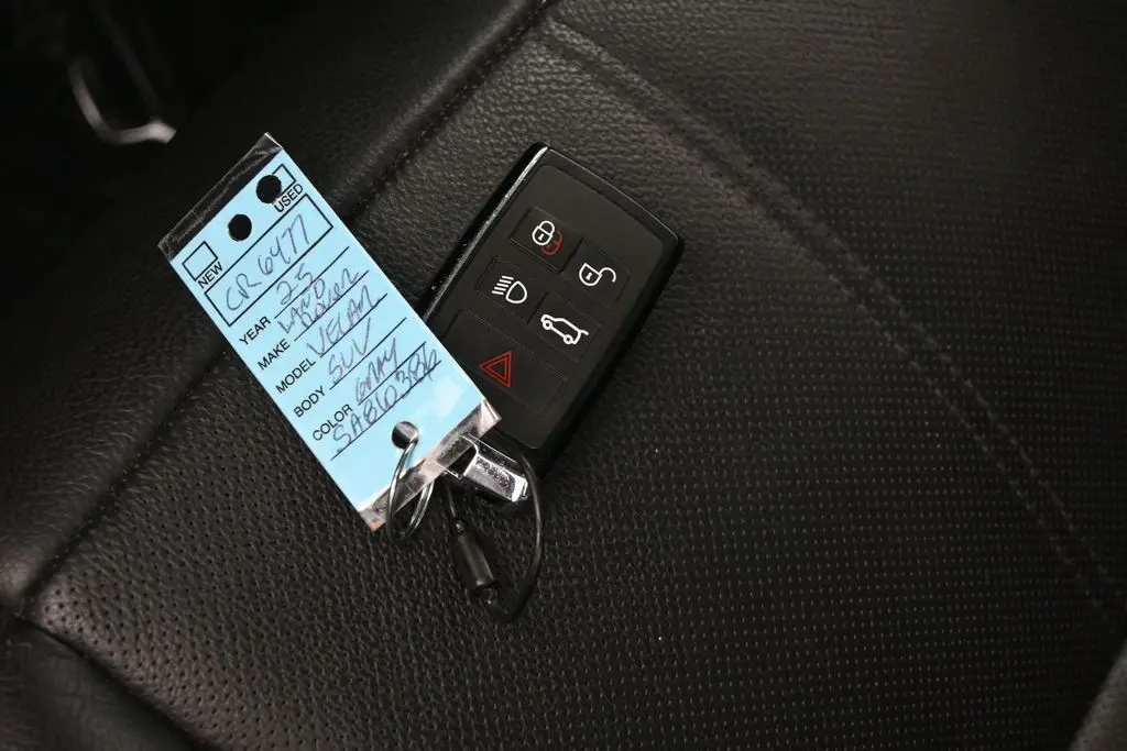 2025 Land Rover Range Rover Velar - $33,990