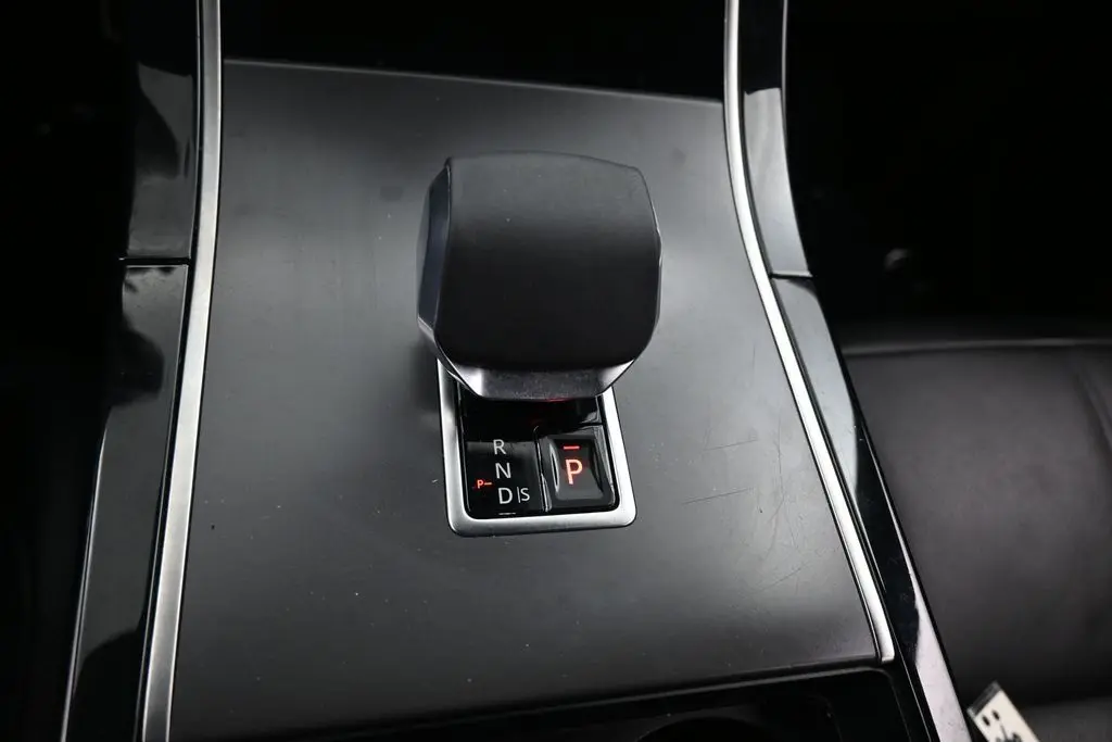 2025 Land Rover Range Rover Velar - $33,990