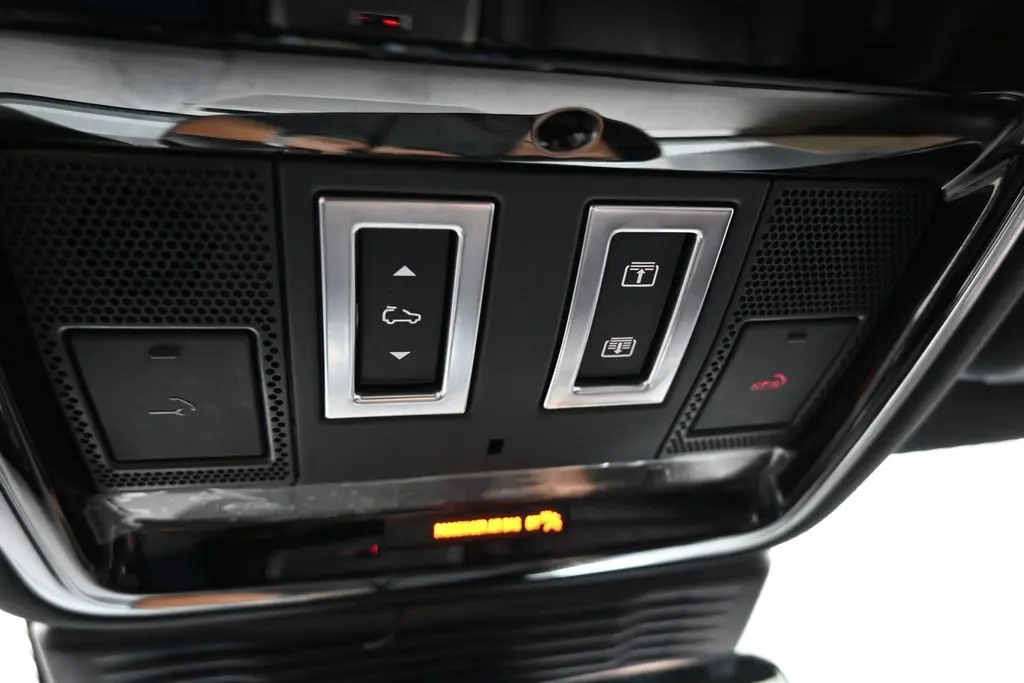 2025 Land Rover Range Rover Velar - $33,990