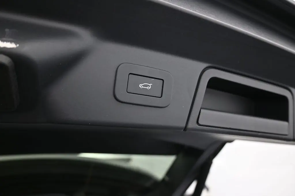 2025 Land Rover Range Rover Velar - $33,990