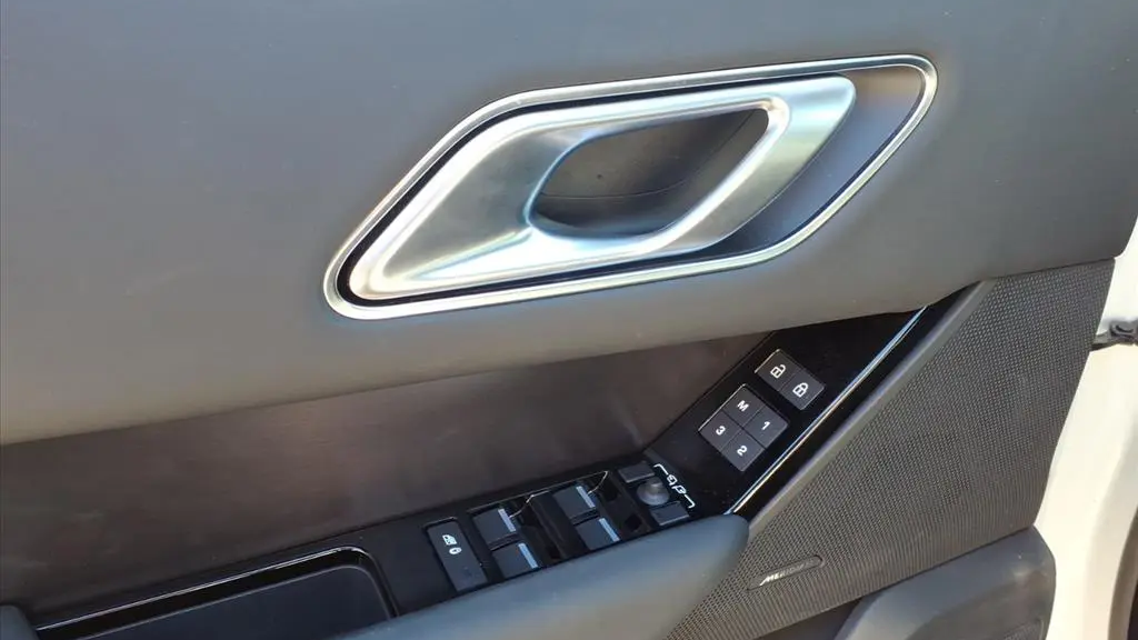 2026 Land Rover Range Rover Velar P250 Dynamic SE