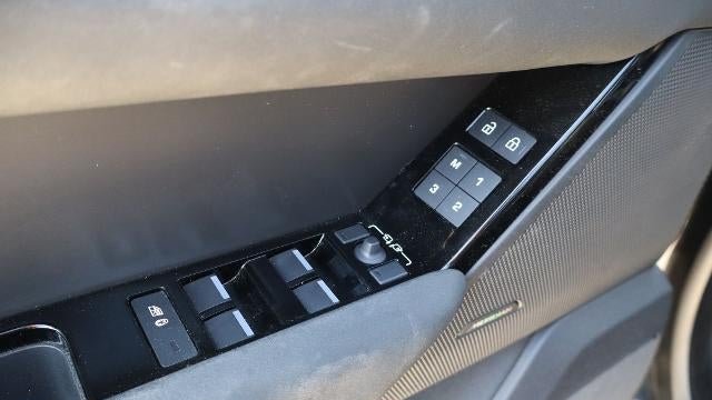2025 Land Rover Range Rover Velar P250 Dynamic SE