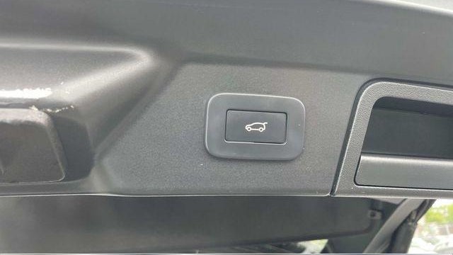 2025 Land Rover Range Rover Velar P250 Dynamic SE