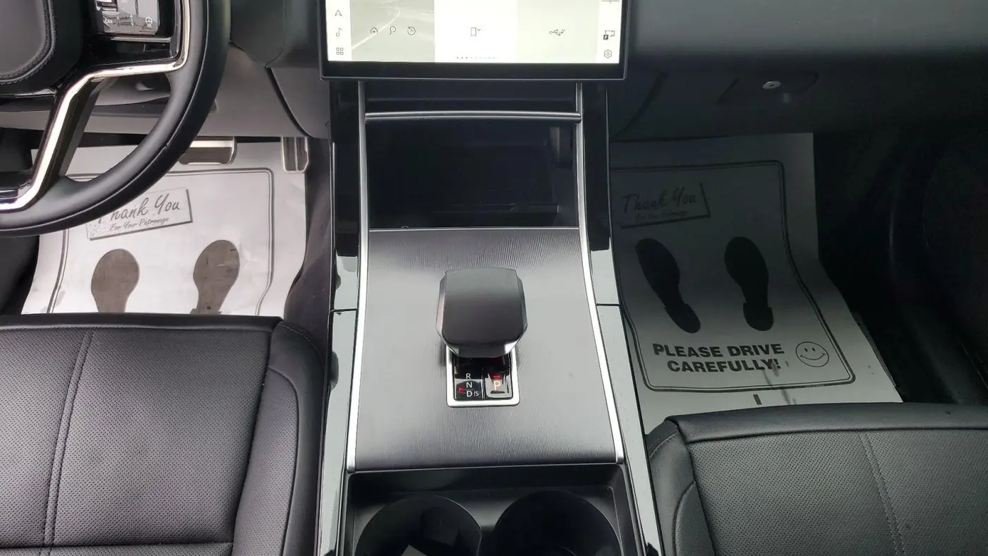 2026 Land Rover Range Rover Velar P400 Dynamic SE