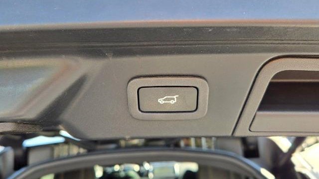 2018 Land Rover Range Rover Velar P380 R-Dynamic SE