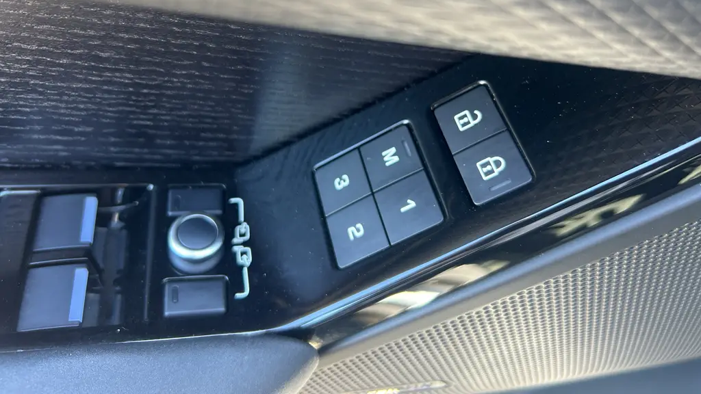 2023 Land Rover Range Rover Velar P340 R-Dynamic S