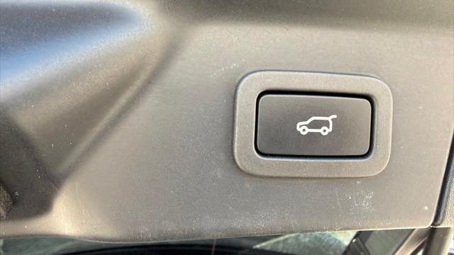 2022 Land Rover Range Rover Velar P250 R-Dynamic S