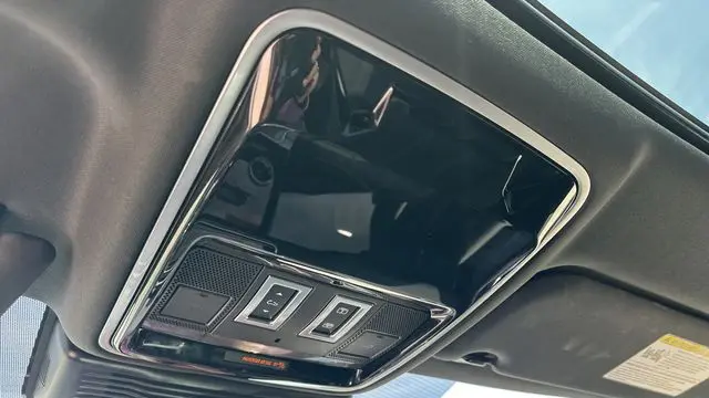 2022 Land Rover Range Rover Velar P250 R-Dynamic S