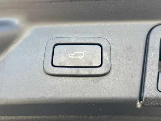 2022 Land Rover Range Rover Velar - $27,000