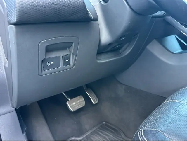 2022 Land Rover Range Rover Velar - $27,000