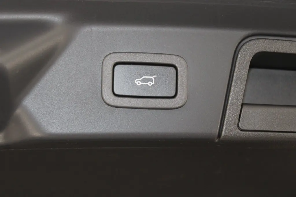 2020 Land Rover Range Rover Velar - $39,998