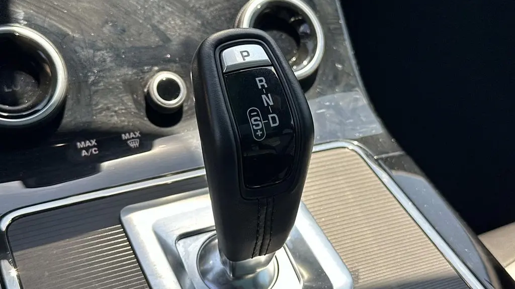 2023 Land Rover Range Rover Evoque P250 R-Dynamic SE