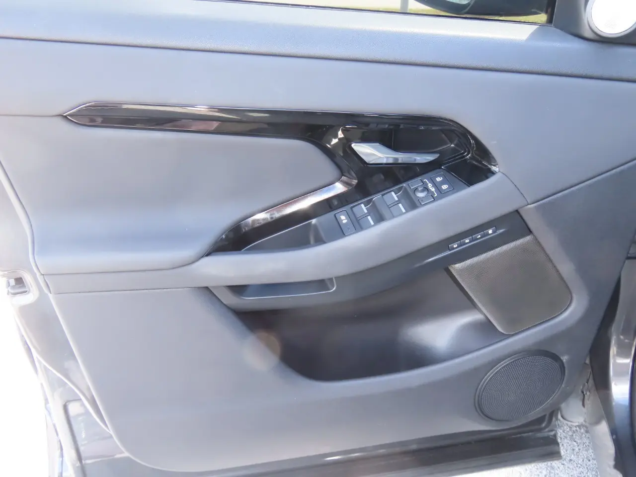 2024 Land Rover Range Rover Evoque - $30,999