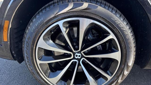 2022 Bentley Bentayga V8