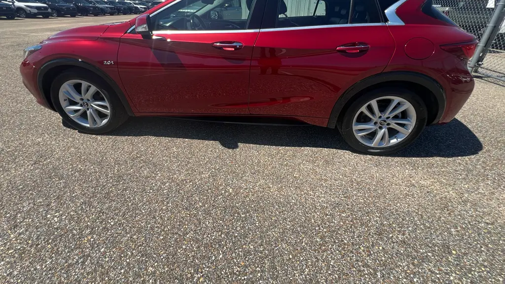 2018 INFINITI QX30 Luxe