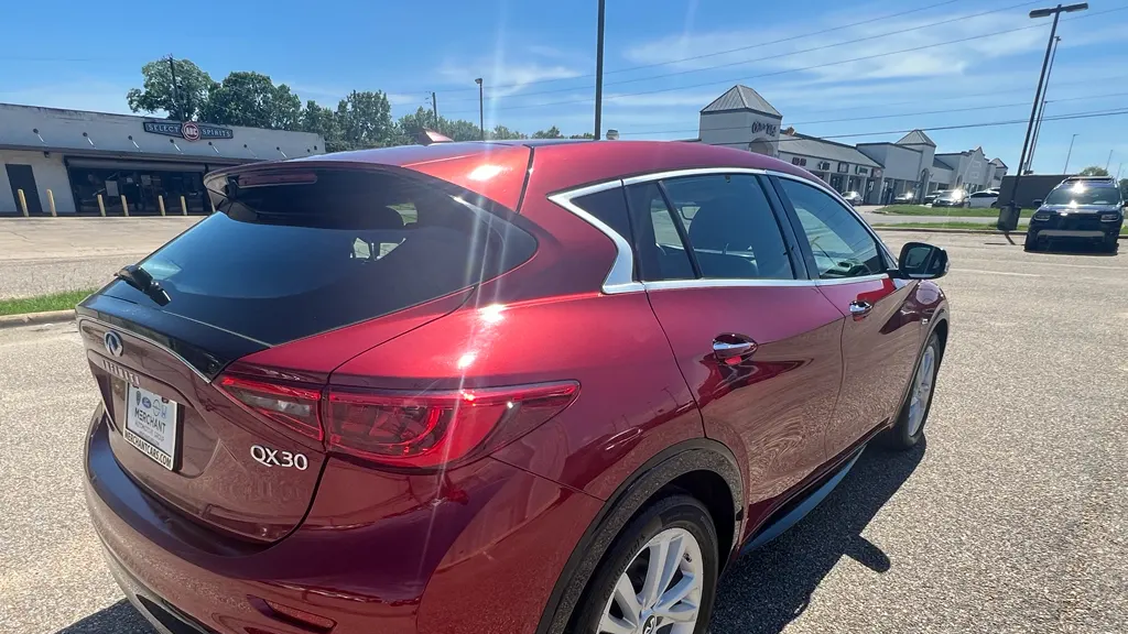 2018 INFINITI QX30 Luxe